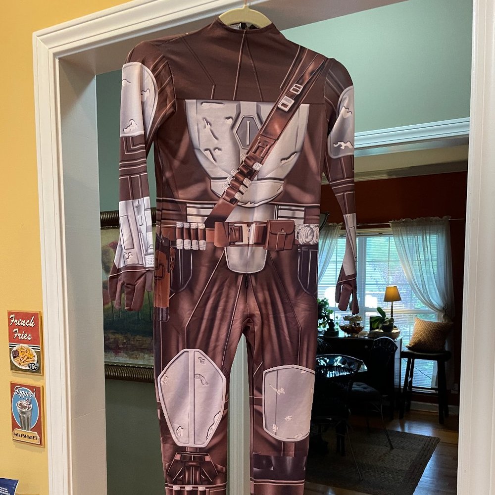 New Mandalorian Star Wars 3D costume/dress up Youth - Picture 1 of 5